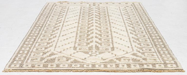 Märta Måås-Fjetterström, matta, "Vita spetsporten", flossa, signerad AB MMF, ca 220 x 136 cm.