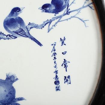 PLAKETT, porslin, Kina, 1900-tal.