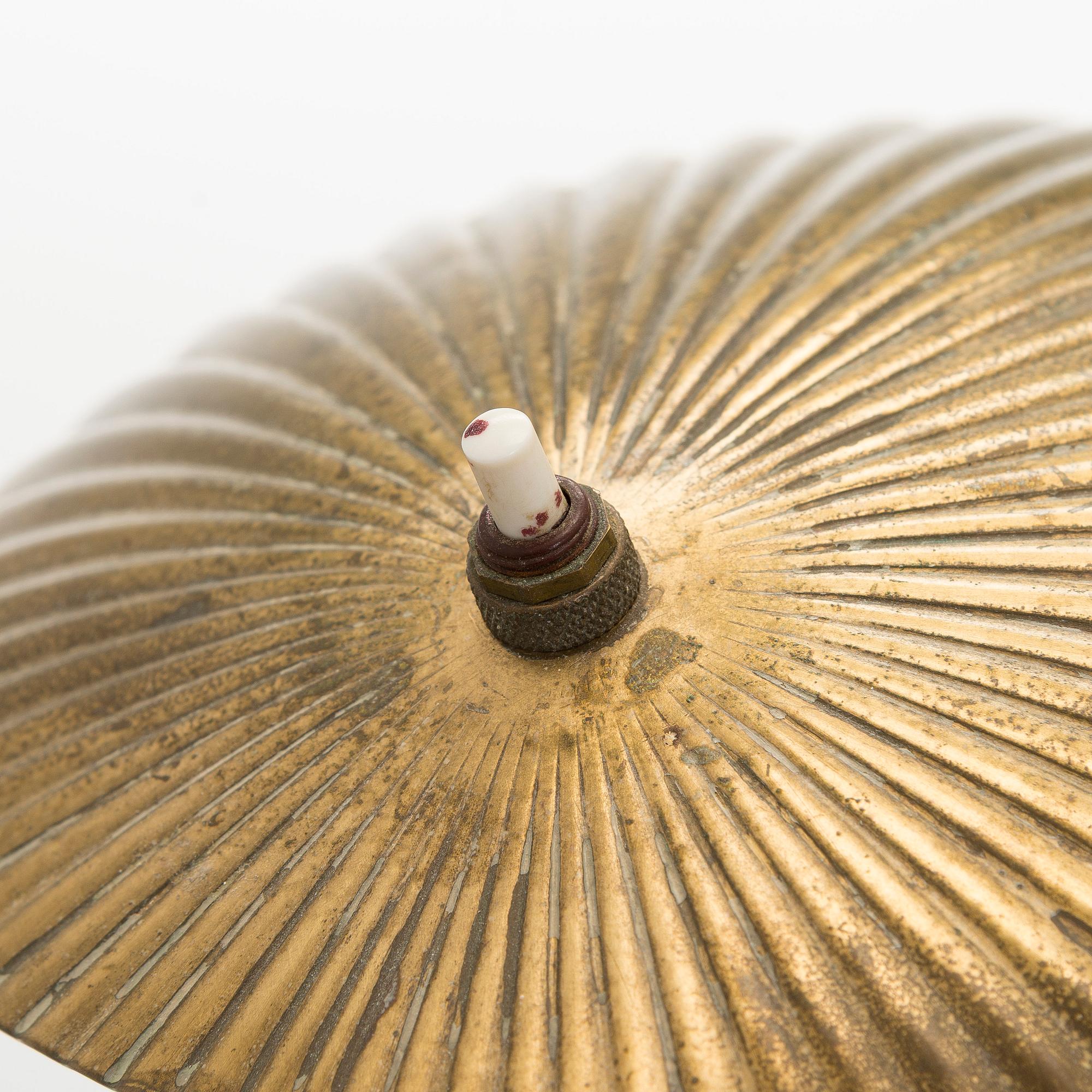 Paavo Tynell, a 1940s '5321' 'The Shell' table lamp for Taito.