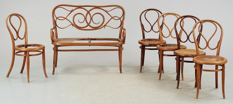 CAFÈSTOLAR 5 st samt SOFFA, böjträ, av Thonet-typ, 1900-talets början.