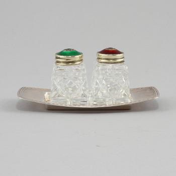 SALT- och PEPPARKAR, silver, emalj och glas, David Andersen, Norge. 1900-tal.