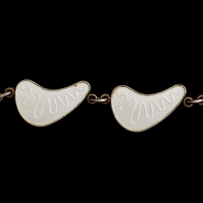 HALSBAND SAMT BROSCH, silver, bl a David Andersen, Norge, 1900-tal.