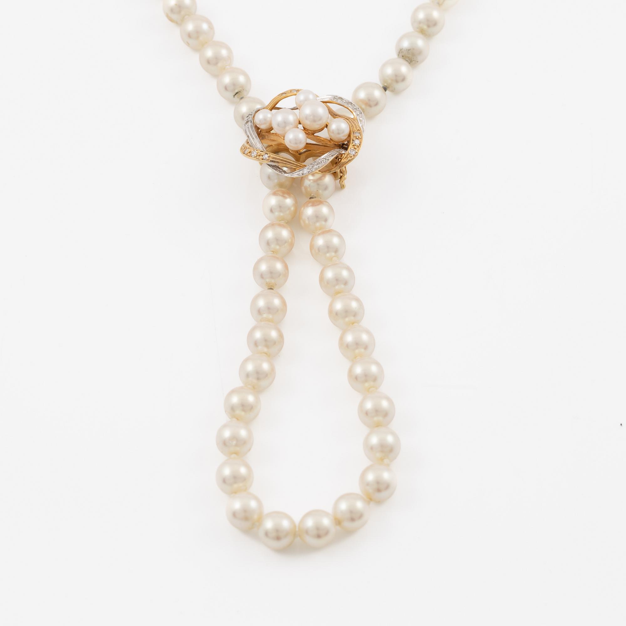 Necklace with imitation pearls, clasp 18K gold with amethyst, spacers 18K gold with pearls and diamonds.