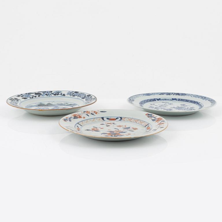 A group of three Chinese porcelain dishes, Qing Dynasty, Qianlong (1736-95).