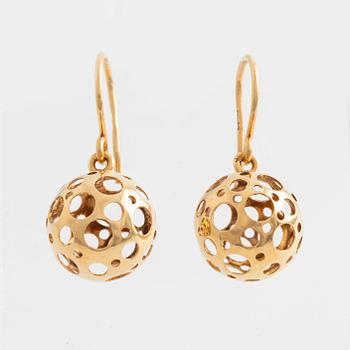 Liisa Vitali, earrings, 18K gold.