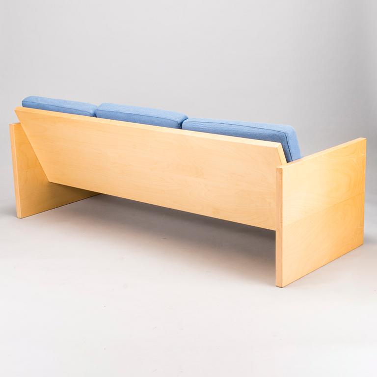 BEN AF SCHULTEN, a late 20th century '547A' sofa for Artek, Finland.