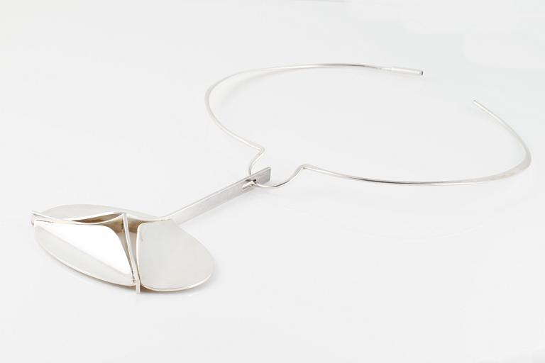 HALSSMYCKE, Elis Kauppi, Kupittaan Kulta, sterling silver, Turku, 1974. Vikt 70,5 gram.