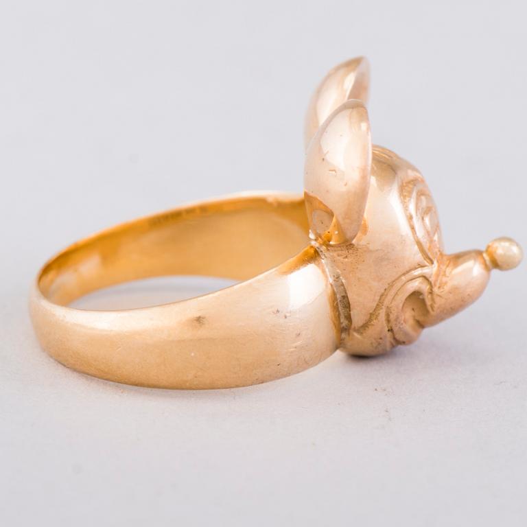 A RING, "Mickey Mouse", 18K gold. Helsinki 1976.