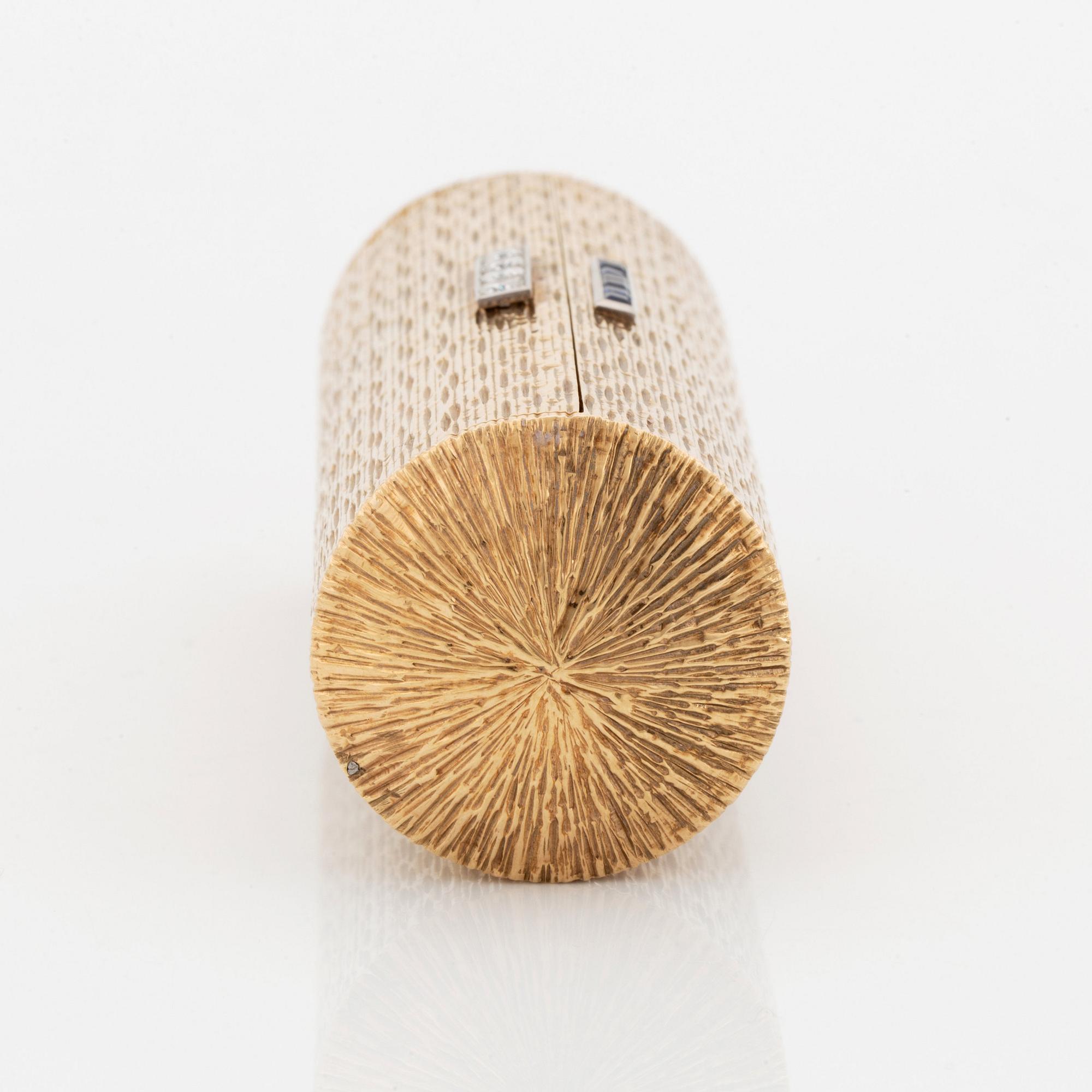 Cigarettetui 9K guld med runda briljantslipade diamanter och trappslipade safirer.