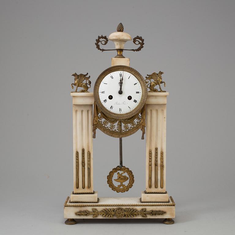 A FRENCH EMPIRE MARBLE AND BRASS MANTEL CLOCK, first half of the 19th century.