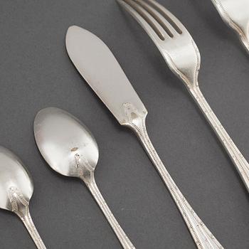 66 pieces of silver plate cutlery from Mappin & Webb in England, first half of the 20th century.