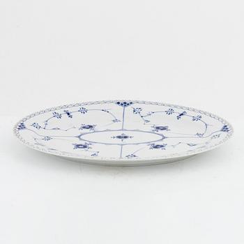 Royal Copenhagen, servisdelar, 28 delar, porslin, "Musselmalet", Danmark.