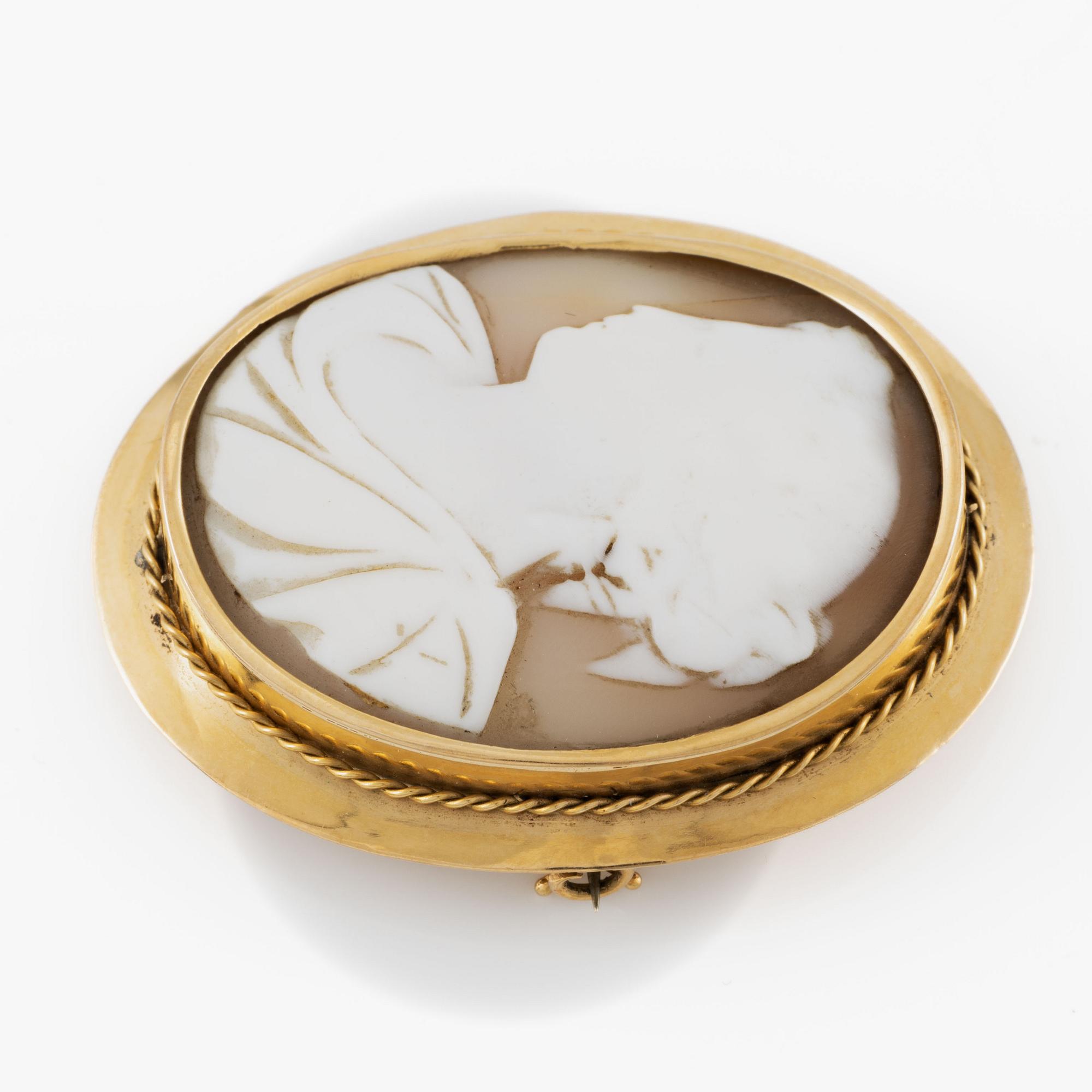 Brooch, 18K gold with shell cameo.