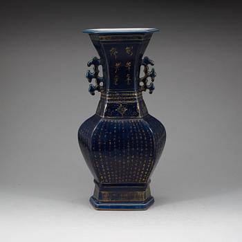 VAS, porslin. Qingdynastin, 1800-tal.