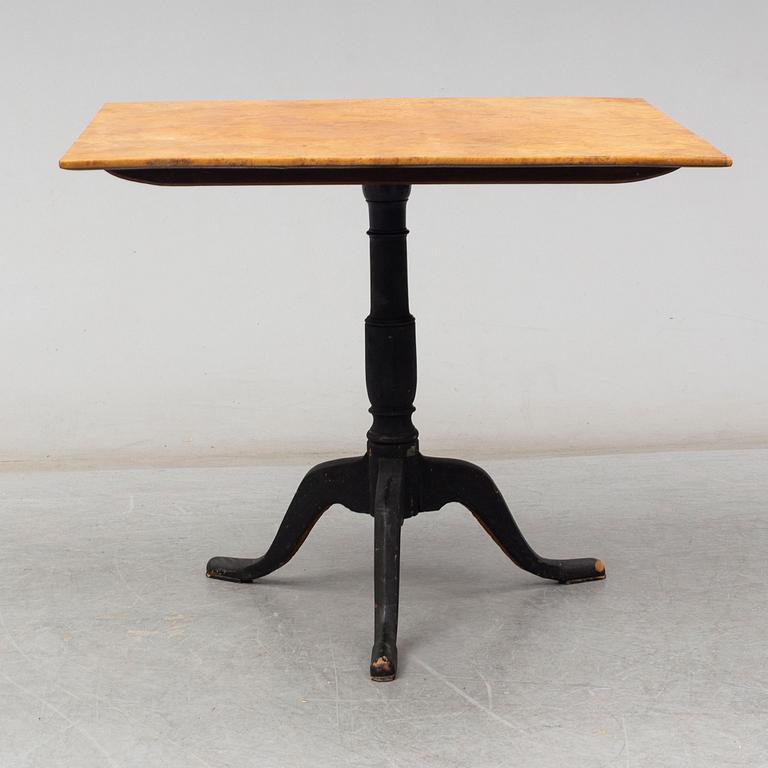 An early 19th Century tilt top table.