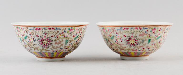 SKÅLAR, 1 par, porslin, Kina, 1900-tal.