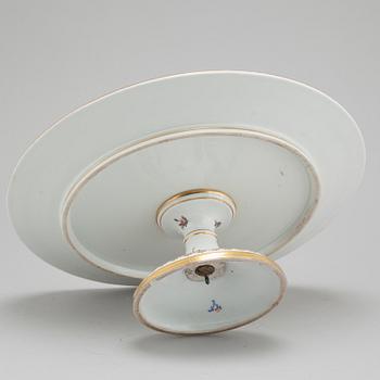 A porcelain serving dish from Meissen, around the year 1900.