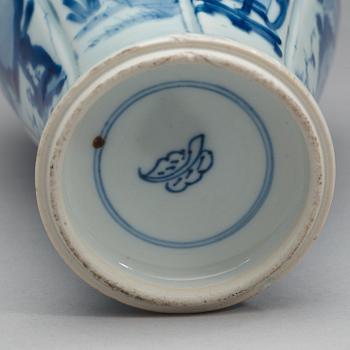 A blue and white vase, Qing dynasty, Kangxi (1662-1722).