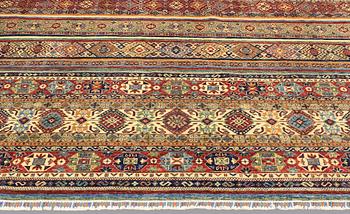 Matto, oriental, ca 395 x 300 cm.