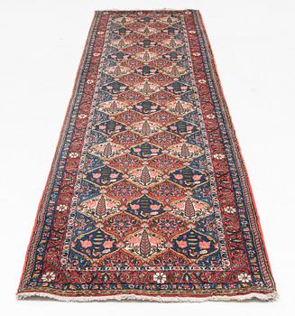 A Baktiari runner, c. 395 x 92 cm.