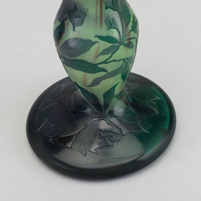LA LICORNE, a cameo signed glass vase.