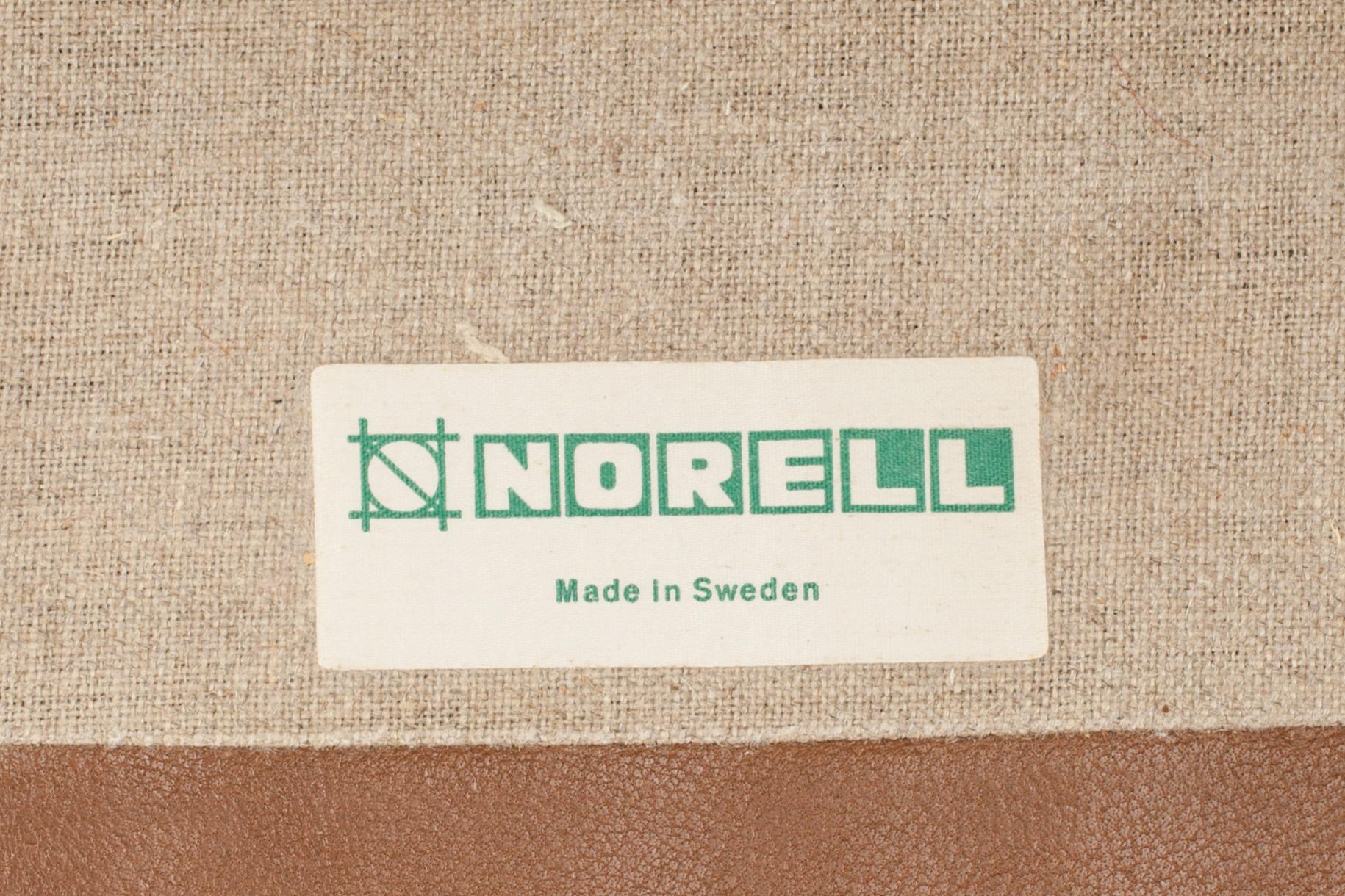 FÅTÖLJER, ett par, Norell, etikettmärkta. 1900-talets andra hälft.