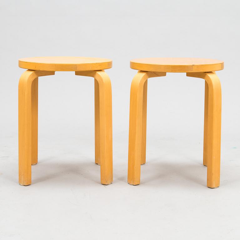 ALVAR AALTO,  jakkaroita, 2 kpl, malli 60, Artek 1900-luvun loppu.