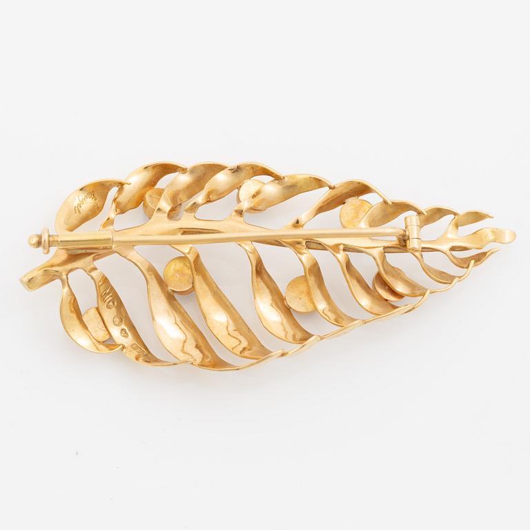 Brooch 18K gold with blue stones.