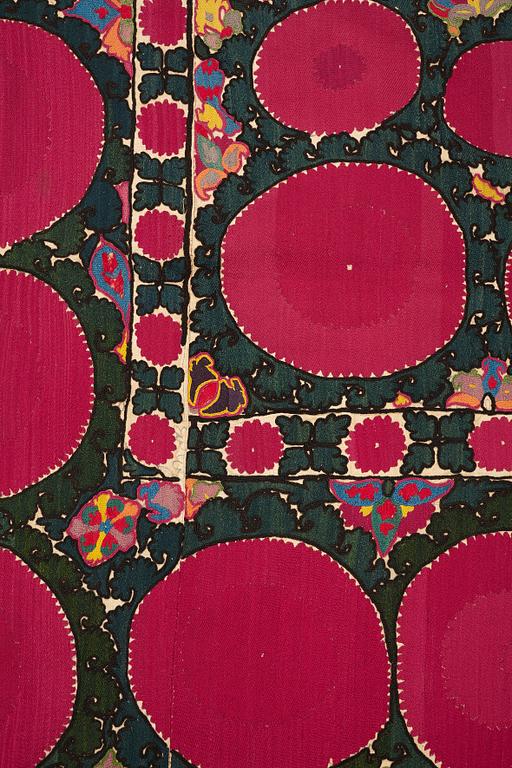Broderi, antik Uzbekistan suzani, sannolikt Tashkent, ca 231,5-237,5 x 160-161 cm.