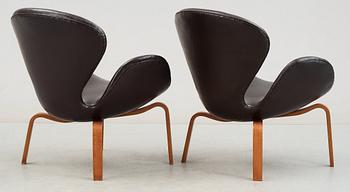 A pair of Arne Jacobsen brown artificial leather 'Swan' easy chairs, Fritz Hansen 1966.