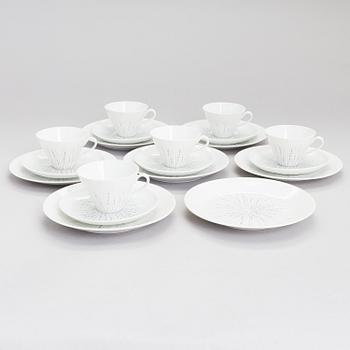 KYLLIKKI SALMENHAARA, A 13-piece "Stella" porcelain coffee set, decor by Raija Uosikkinen, Arabia 1957-1970.