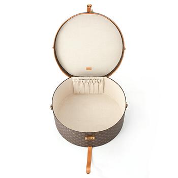 LOUIS VUITTON, a monogram canvas hat box.