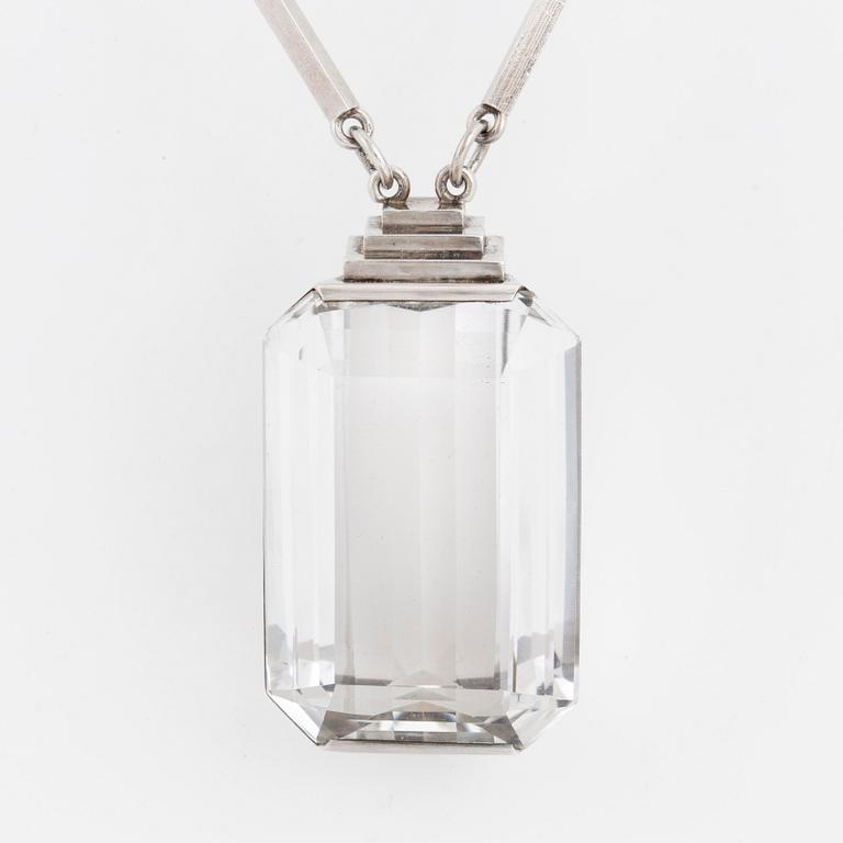 A Wiwen Nilsson necklace with rock crystal.