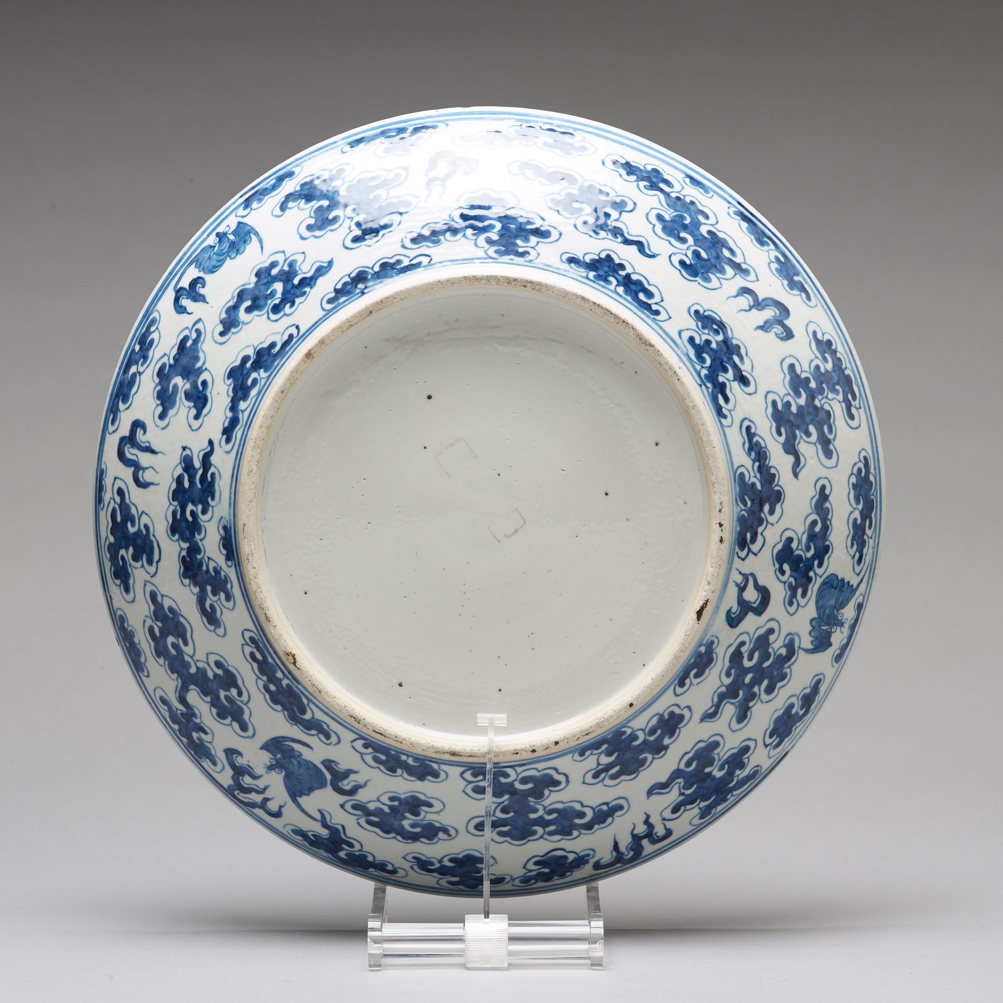 A large blue and white dragon dish, Qing dynasty, 19th Century.