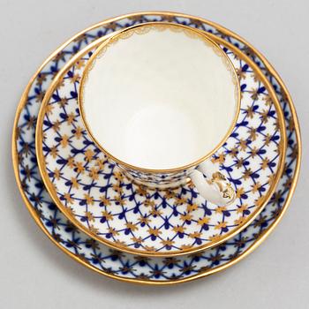 A 10-piece porcelaine 'Cobalt Net' service, Lomonosov, late 20th Century.