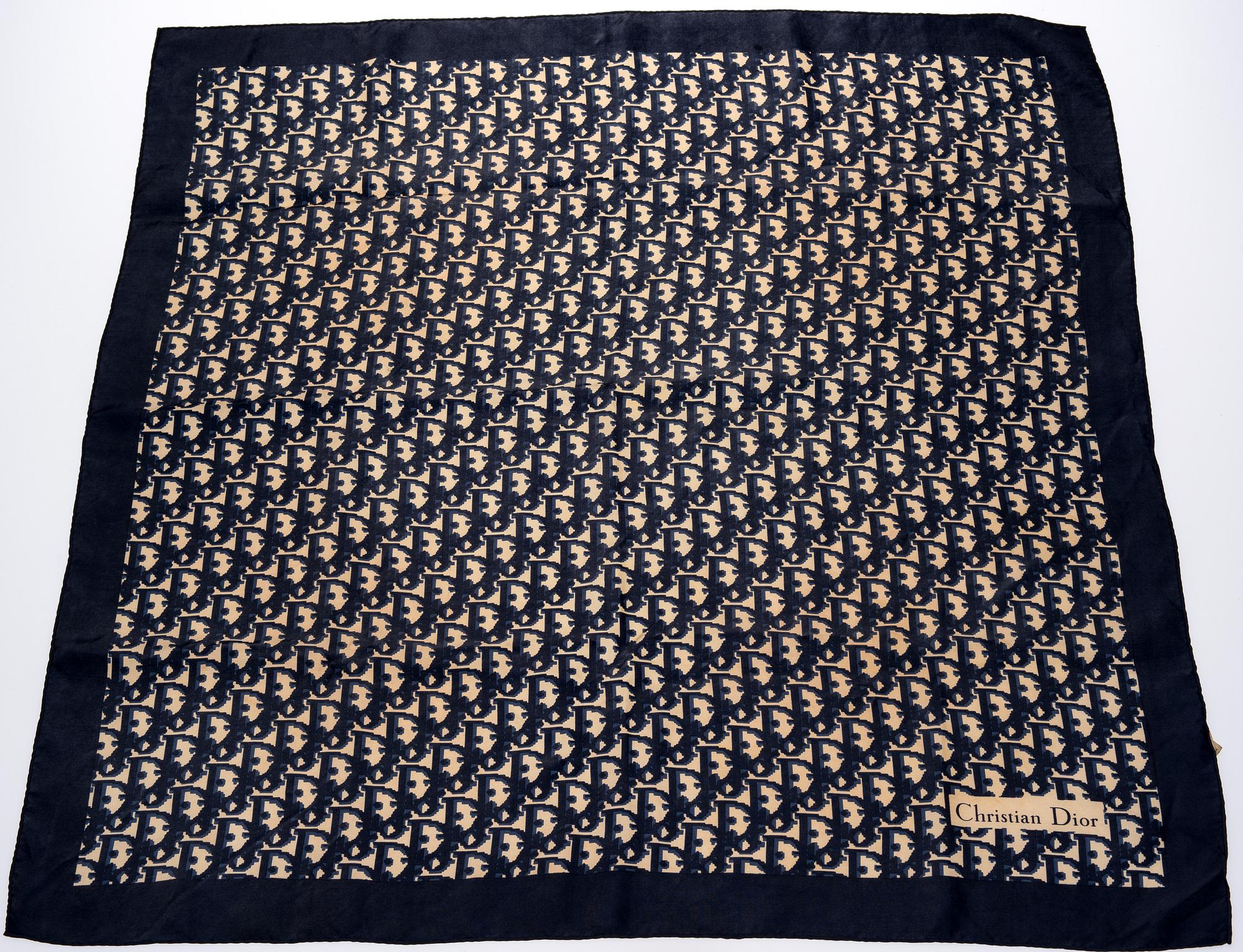 SCARFAR, 2 st, Christian Dior.