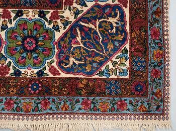 SEMIANTIK KIRMAN. 410,5 x 289 cm.