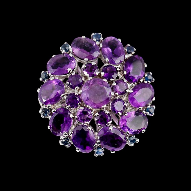 COCKTAILRING, silver, ametister tot ca 14.00 ct.