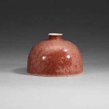 A peach bloom brush pot 'taibo zun', Qing dynasty (1644-1912), with Kangxi six character mark.