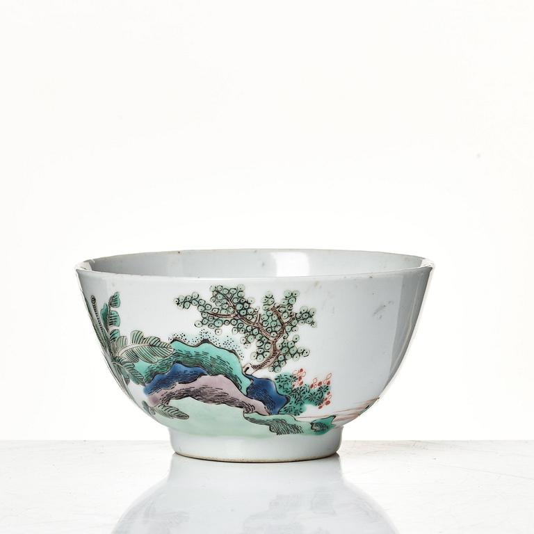 A famille verte cup, Qing dynasty, Kangxi (1662-1722).