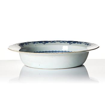 A large blue and white basin, Qing dynasty, early 18th Century.