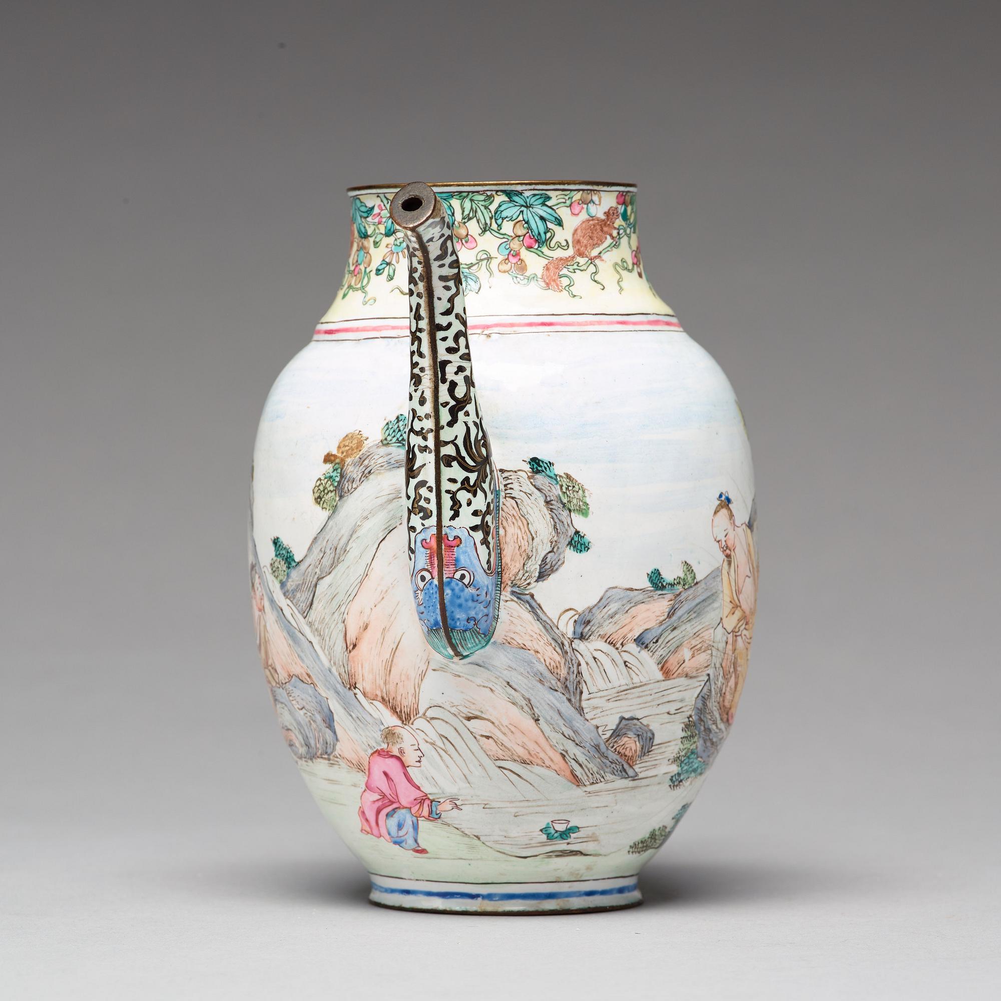 TEKANNA, emalj på koppar. Qingdynastin, 1700-tal.