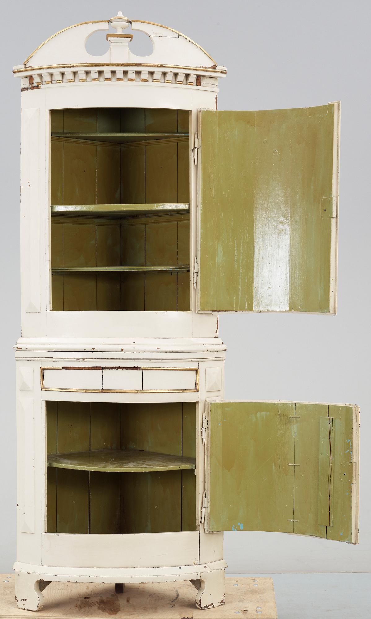 HÖRNSKÅP, gustavianskt stil, 1800-talets mitt.