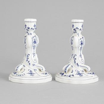 LJUSSTAKAR, ett par, porslin, Meissen, Tyskland, 1900-tal.