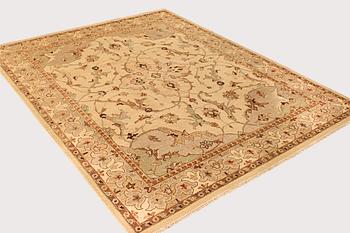 An oriental carpet with a Zeiglar pattern, c. 307 x 249 cm.