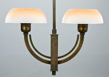 TAKLAMPA, brons, 1900-talets första årtionden. H 90.