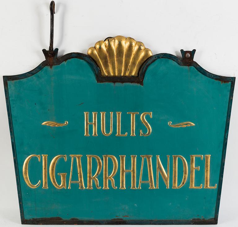 BUTIKSSKYLT, "Hults Cigarrhandel", 1900-talets första hälft.