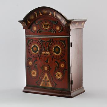 HÄNGSKÅP, allmoge, 1800-tal.