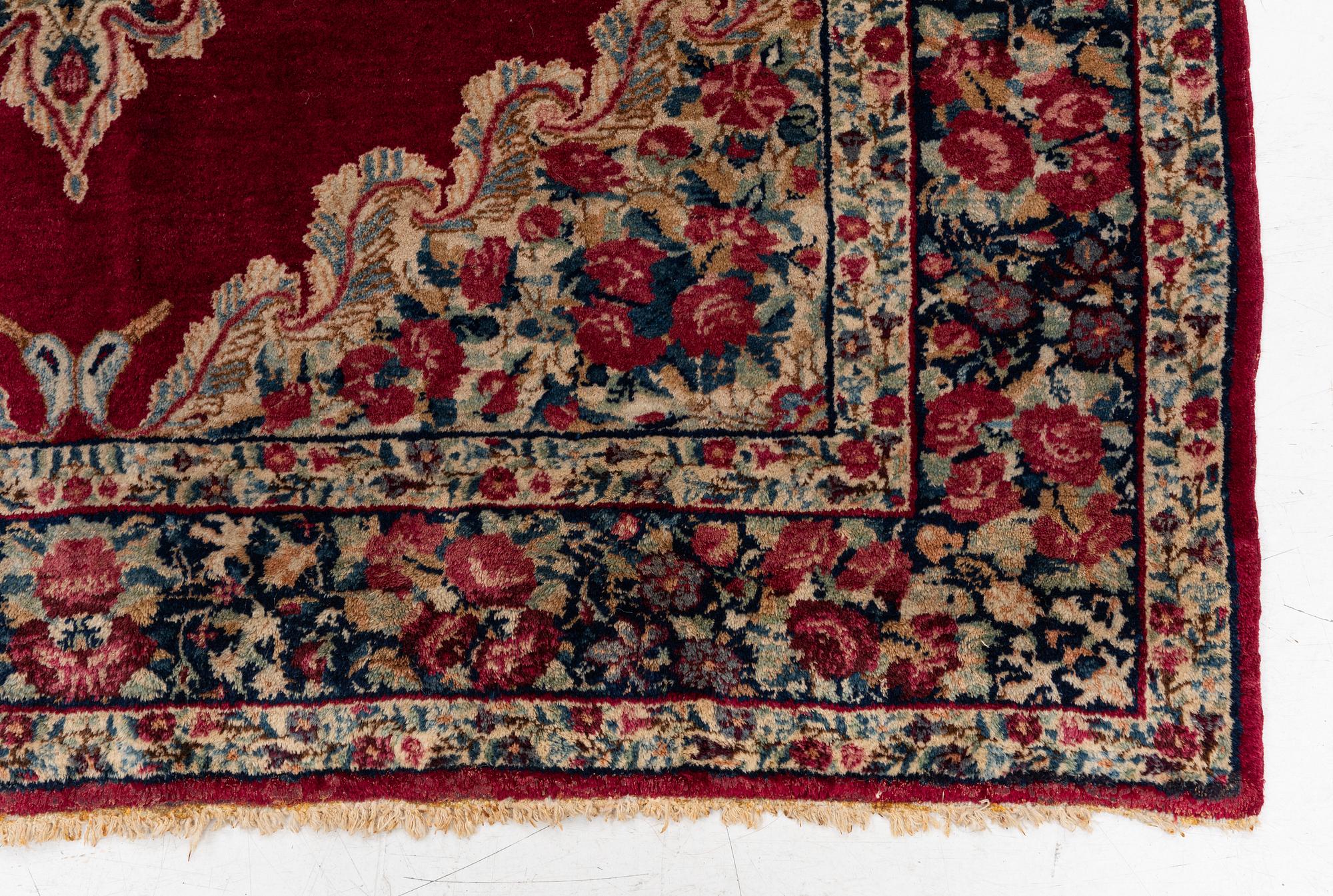 Matta, semiantik Kirman, ca 204 x 127 cm.