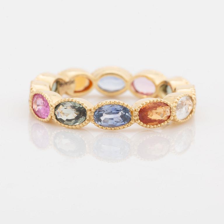 Oval multicoloured sapphire ring.